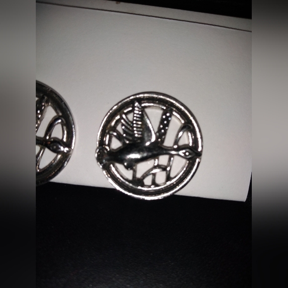 Vintage Pair of Sarah Coventry Clip-On Earrings, Silver, Flying Ducks - Picture 2 of 6